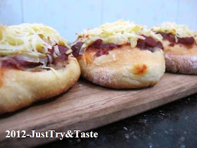 Obsesi Roti 16: Weekend ini? Pizza bun yang gurih dan super tasty!