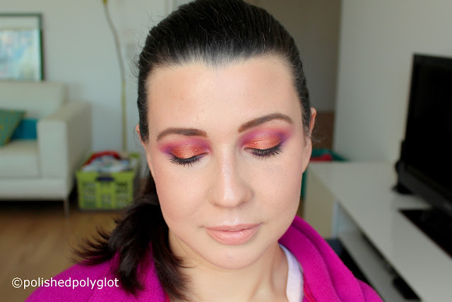 Bold & bright Makeup look in neon pink and copper