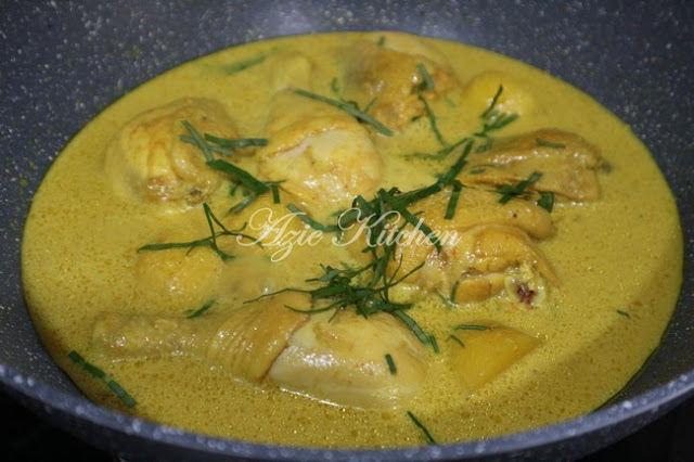 Ayam Masak Lemak Cili Api Dengan Kentang