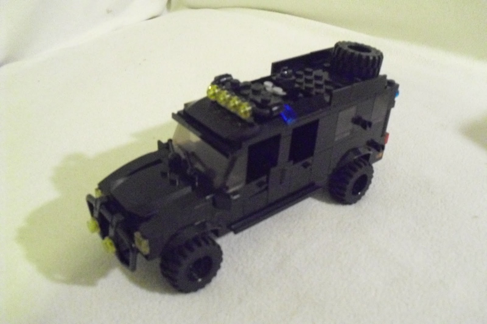 Lego Creations: S.W.A.T. SUV