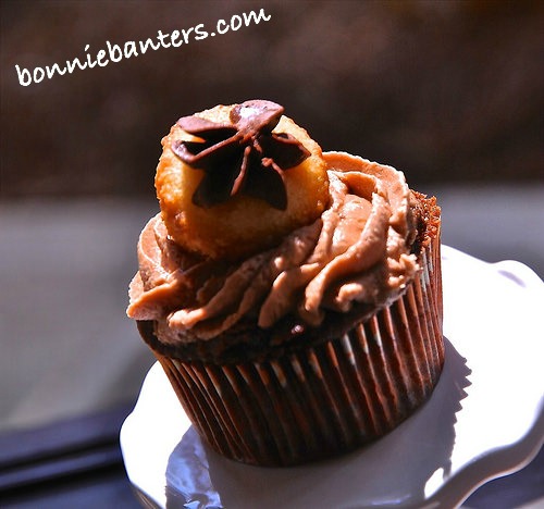 Bonnie Banters: Over-The-Top Chocolate Cupcakes with Nutella/Peanut ...