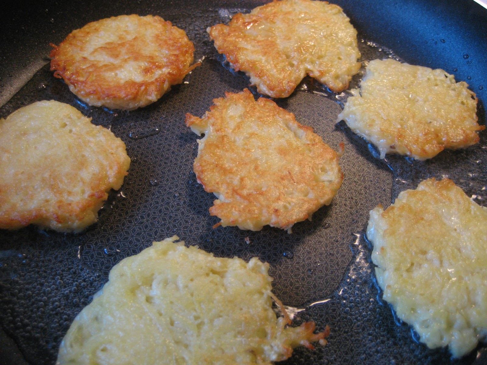 Nini&amp;#39;s Bento Lab: Rezept: Kartoffelpuffer/Reibekuchen mit Apfelsahne