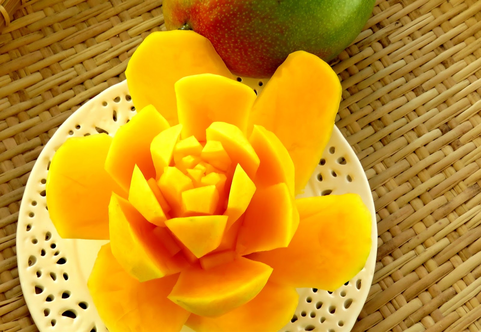 сорбет манго с лаймом. карвинг манго. манго из тыквы. мочи из манго. тропические фрукты манго.