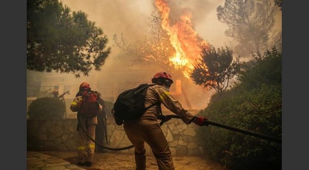 Πύρινος «πόλεμος» με πάνω από 20 νεκρούς – Drone από τις ΗΠΑ θα ελέγχει ύποπτες κινήσεις Πύρινος «πόλεμος» με πάνω από 20 νεκρούς – Drone από τις ΗΠΑ θα ελέγχει ύποπτες κινήσεις