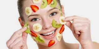 3. Manfaatkan buah-buahan segar untuk dikonsumsi maupun sebagai masker wajah
