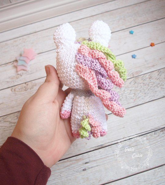 Crochet unicorn amigurumi