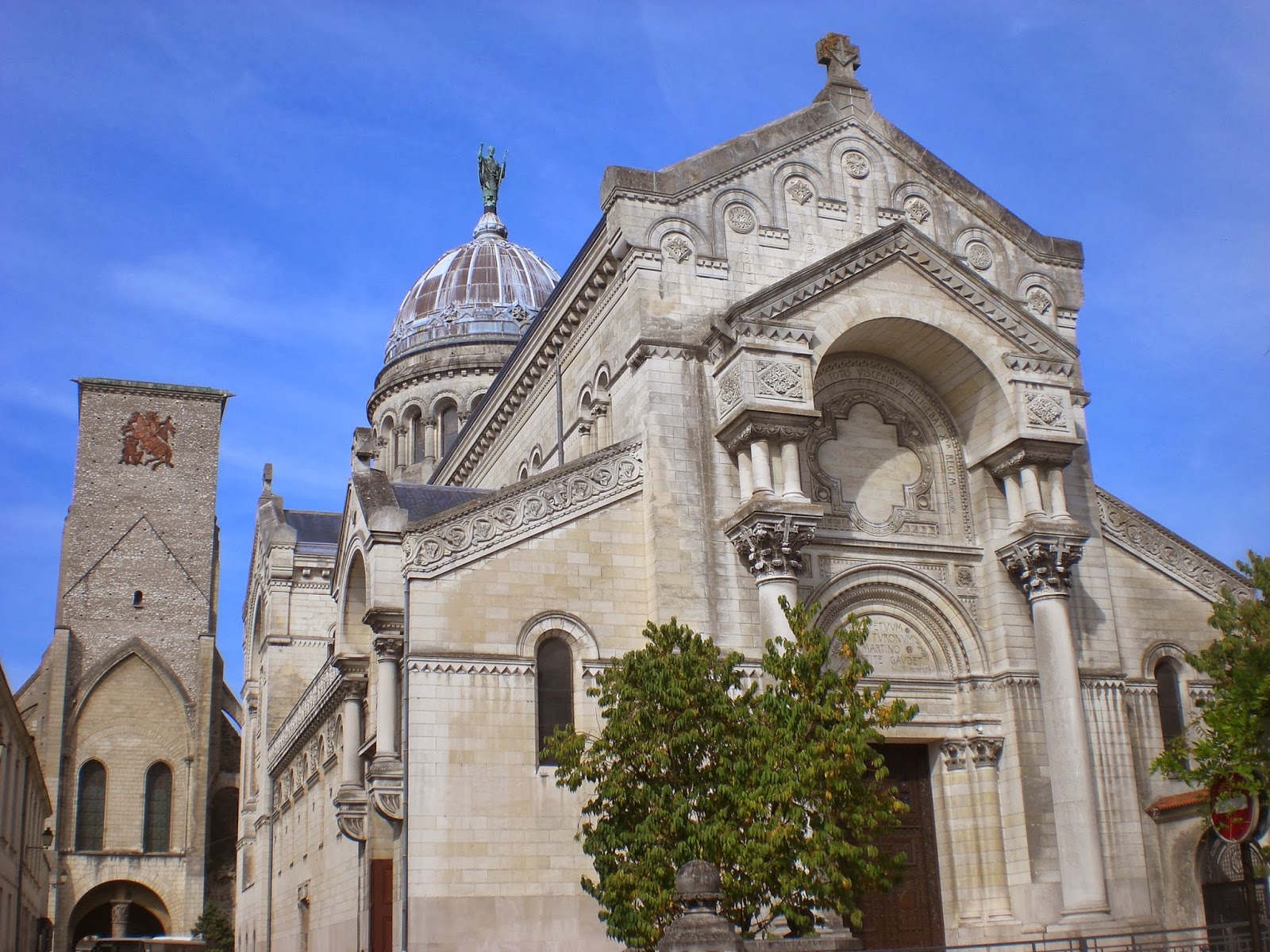 ARTE Basílica de San Martín en Tours y pintura gótica.
