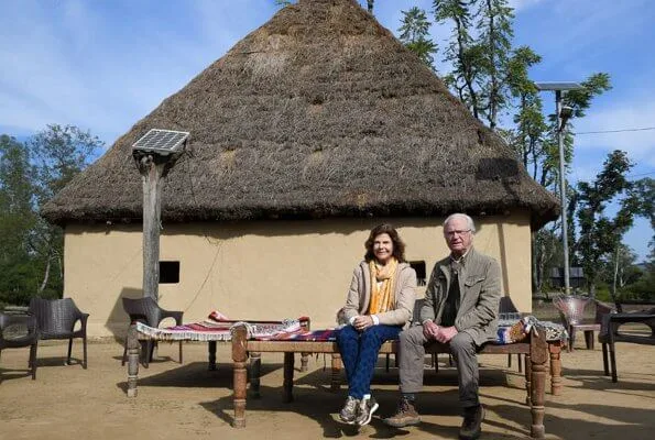 King Carl Gustaf and Queen Silvia met with representatives of the Van Gujjar community, a former nomadic forest tribe