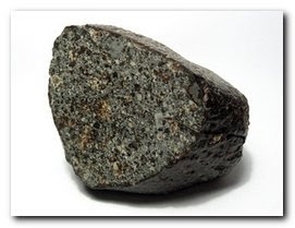 Каменный метеорит - наиболее распространенный тип метеоритов