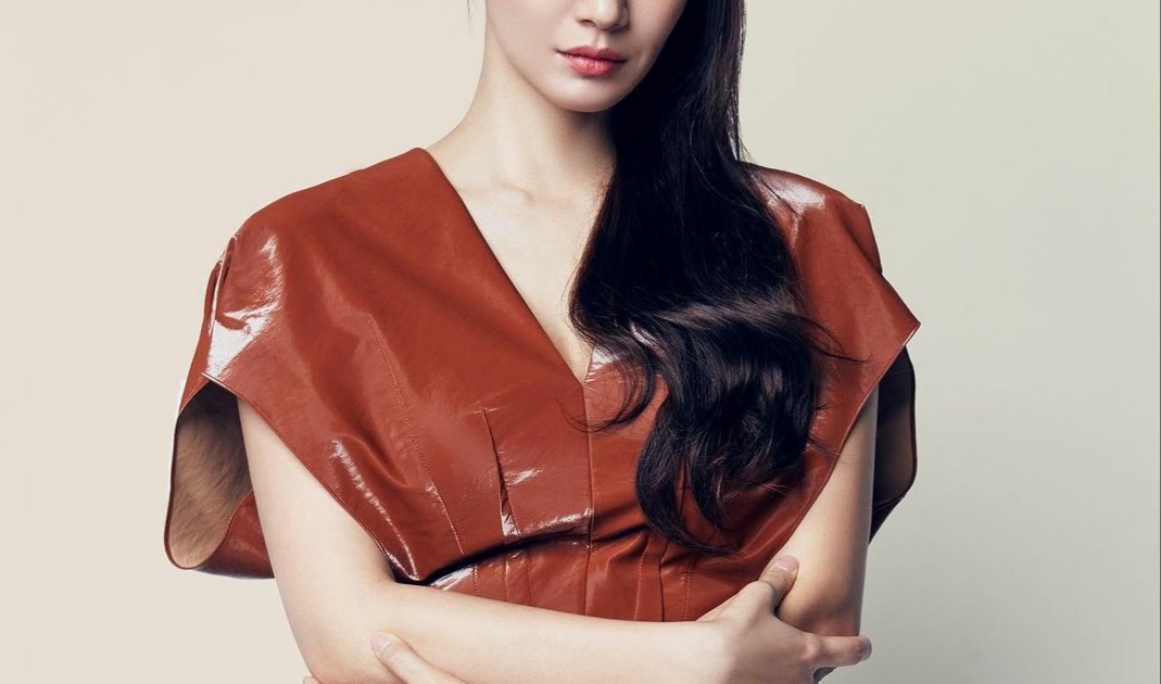 Shin Min A berperan sebagai Hye-Jin di dramaHometown Cha-Cha-Cha bersama ak...