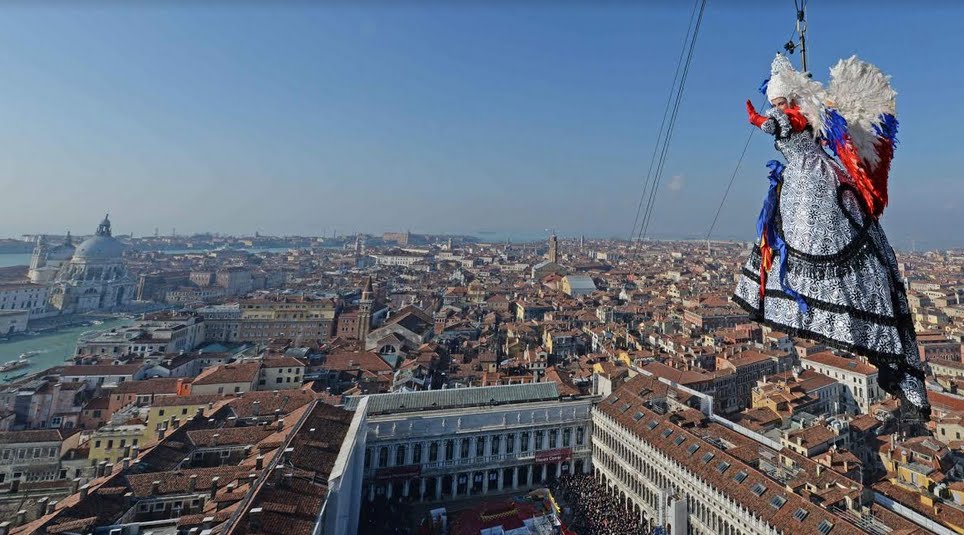 Carnevale di Venezia Foto: Volo dell’Angelo su Piazza San Marco con Elisa Costantini