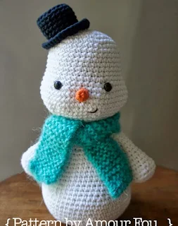 http://blog-amourfou-crochet.blogspot.com.ar/2014/03/patron-gratis-y-si-hacemos-un-muneco.html?m=1