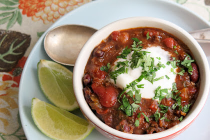 How Pressure Cooker 3 Bean Chili Could Make Betty Draper a Better Mother