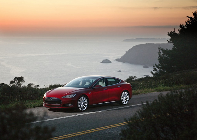 Model S 2013 Tesla Model S red