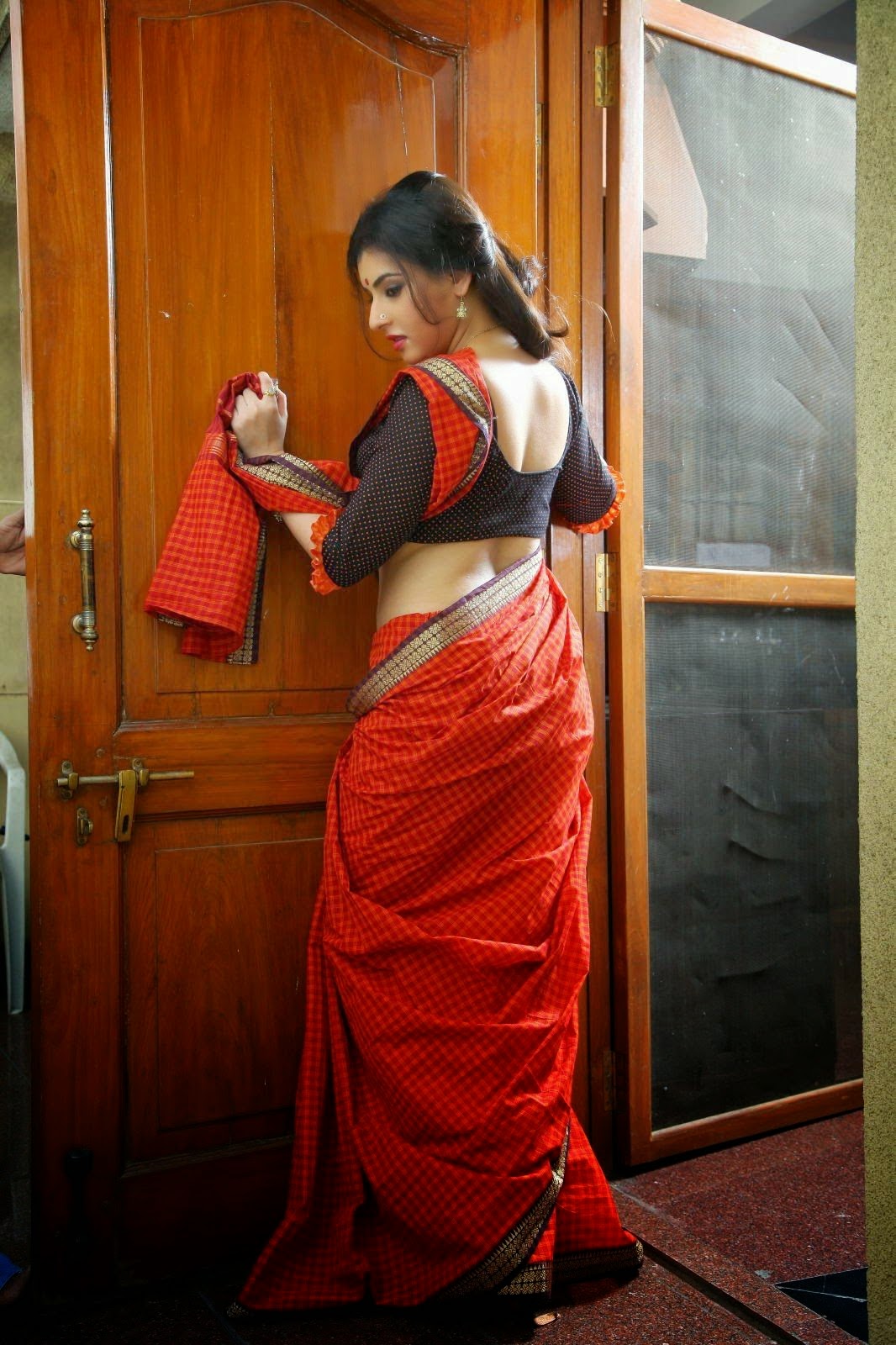 actress archana harish hot saree navel images