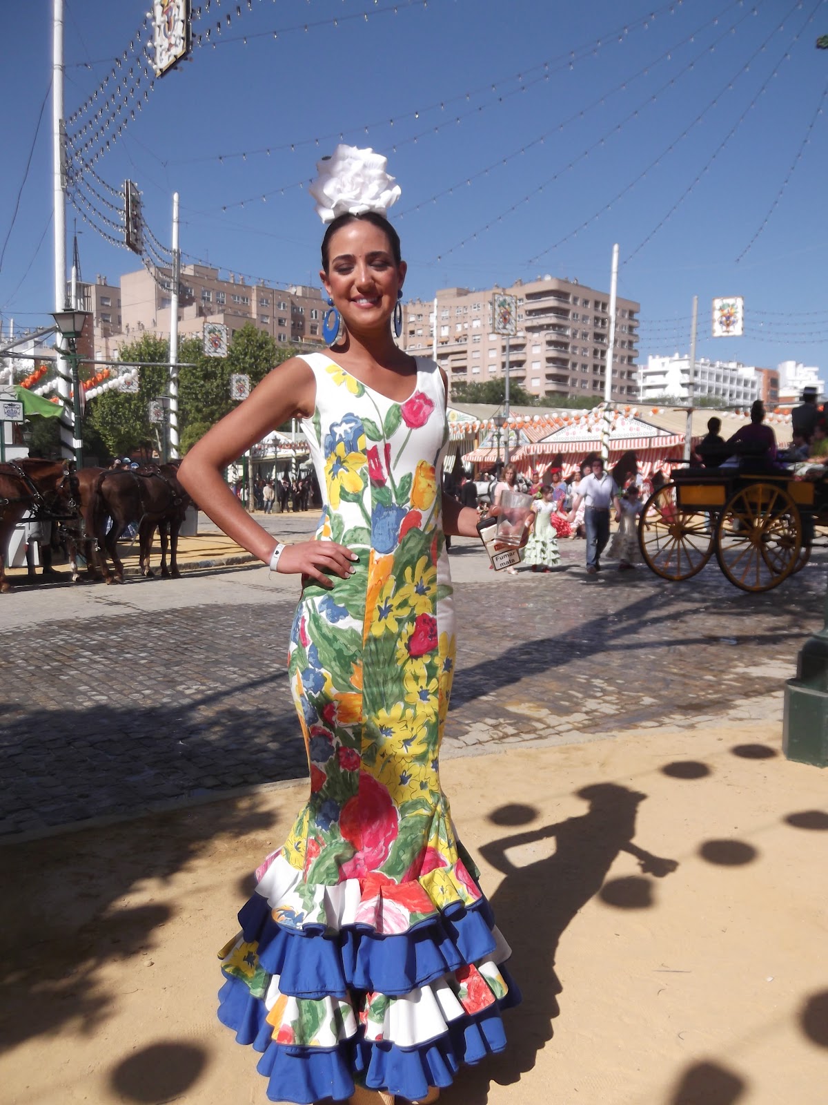 Constanza: Feria de Abril de Sevilla: Claves para mirar Traje de Flamenca