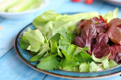 Thit luoc cham mam tom chua khong lo ngan cho bua com ngay he - Anh 6