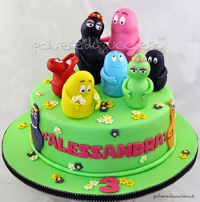 torta barbapapà con i personaggi tridimensionali in pasta di zucchero per i 3 anni di una bimba