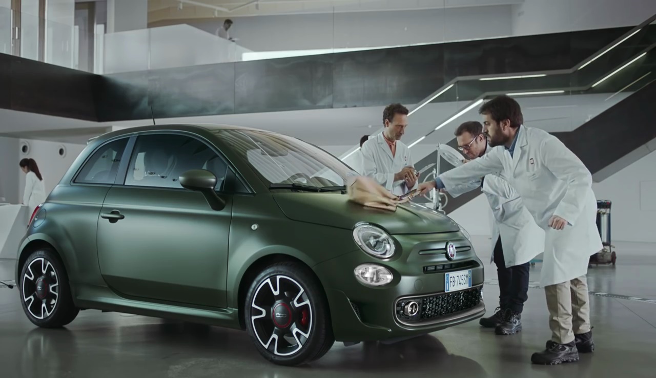 Pubblicita Fiat 500s Verde Militare Presa A Calci E Colpi Di Borsa