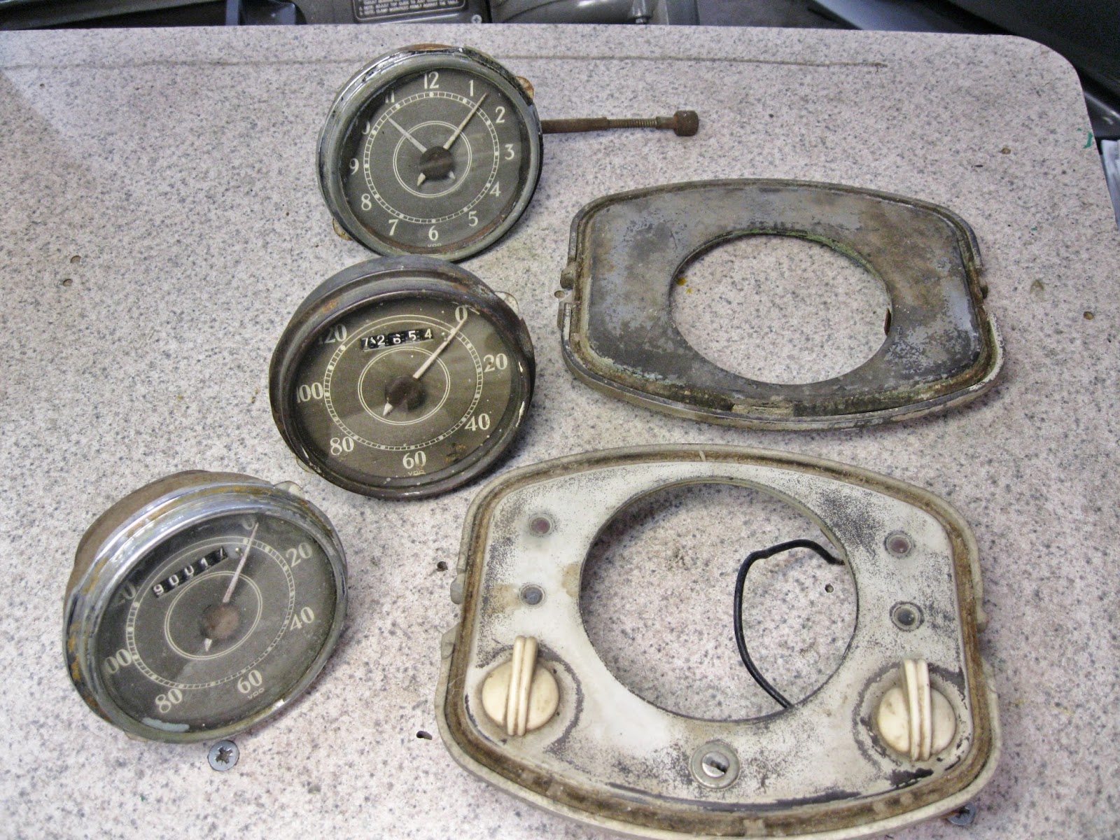 SAAB JOURNAL V W "PODS", CLOCK AND SPEEDOMETER [1950] RECONDITIONING