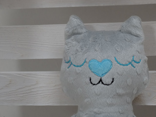 przytulanka kot do spania  maskotka dla dziecka do spania