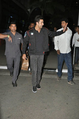 Ranbir Kapoor Snapped at Airpor gallery.