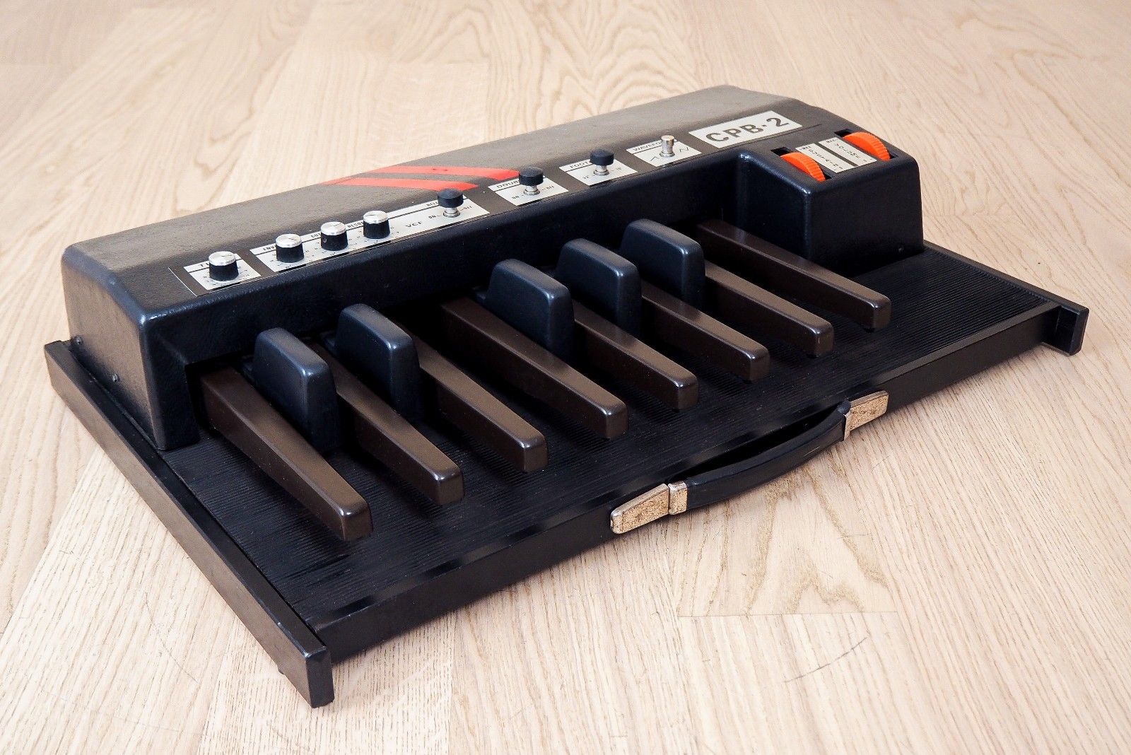 MATRIXSYNTH 1970s Crumar CPB2 Synthesizer Powered Bass Pedals