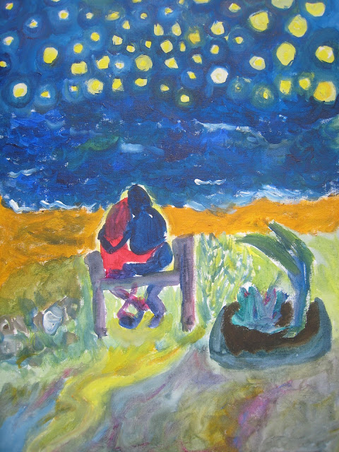 Pintura que muestra a una pareja de espaldas, enamorada y abrazada, contemplando el mar y la noche estrellada desde un banco de piedra, realizada por Emebezeta
