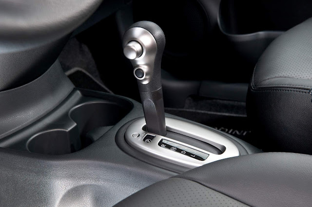 Nissan Versa 2017 CVT Automático - interior