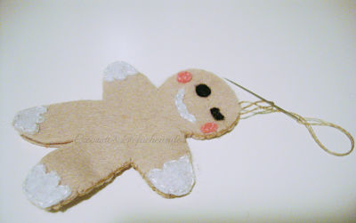 cosemos las dos partes de fieltro con puntada festón