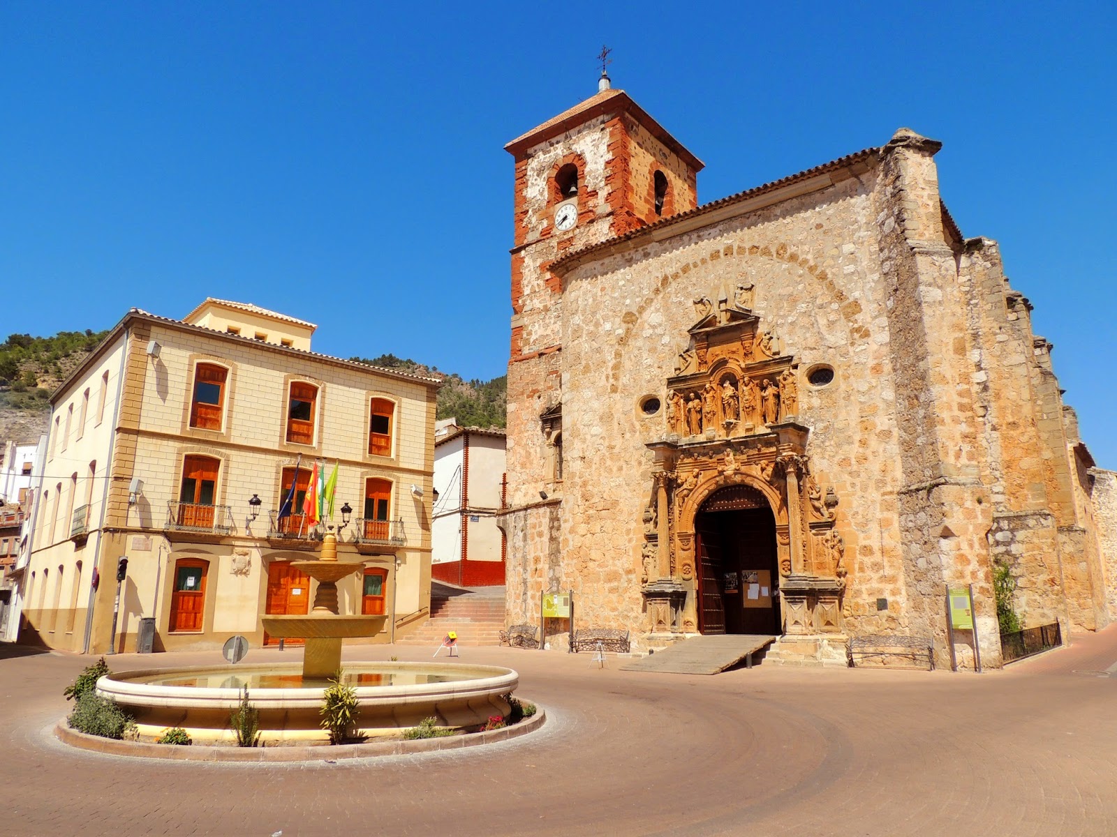 Foto de Plaza de la Iglesia en Orcera, Jaén