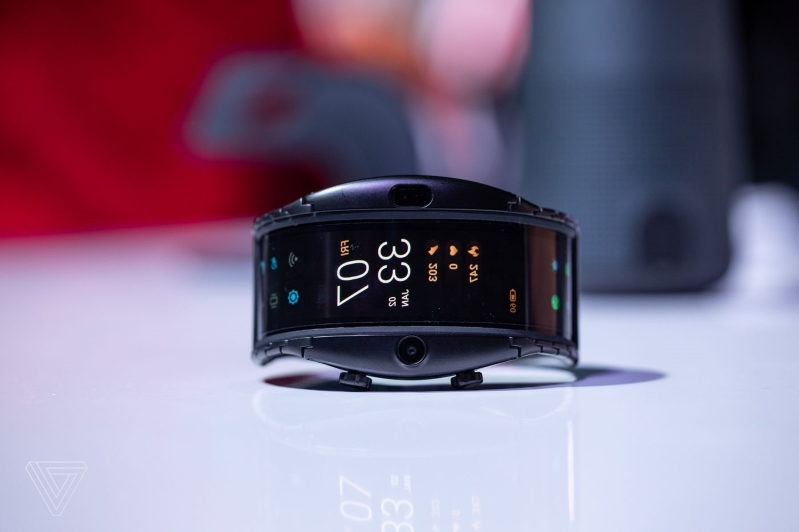 ZTE Unveils Nubia Alpha Smartwatch With Foldable OLED Display Brand