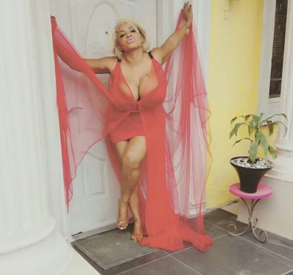 Cossy Orjiakor flashes her boobs as she welcomes her fans into the new month