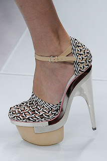 Whatever Is N FlashION: What's in Season for Versace..Shoes