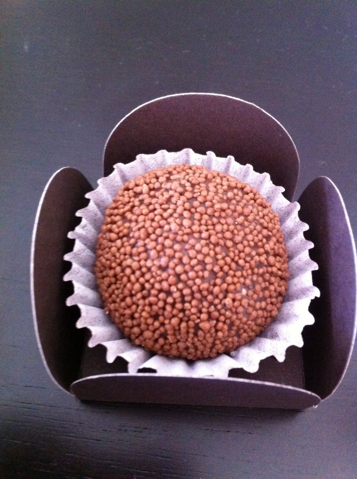 Brigaderia Ana trocoli BRIGADEIRO DE CHOCOLATE AO LEITE