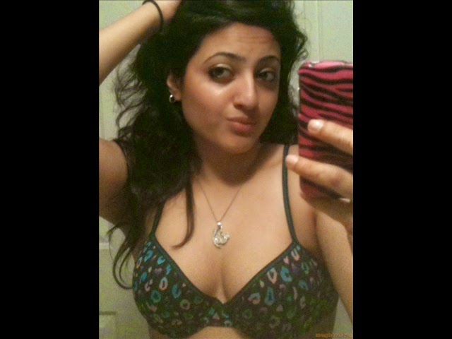 Lion Actress Radhika Apte Selfies Leaked Image Viral I