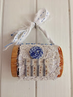 LYNN HOLLAND IN STITCH   -     Oh dear it needs updating