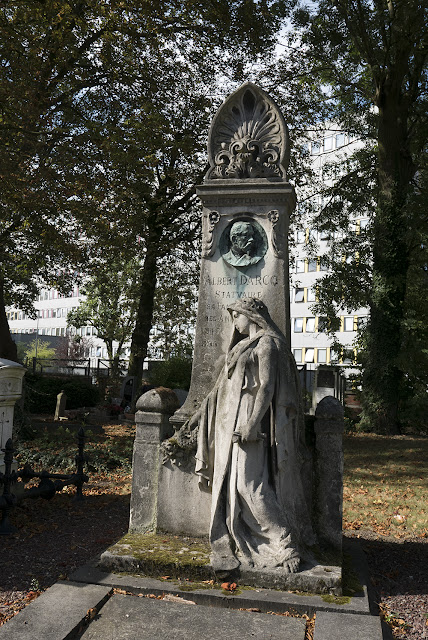 Paris Cemeteries: Eastern Cemetery in Lille, France