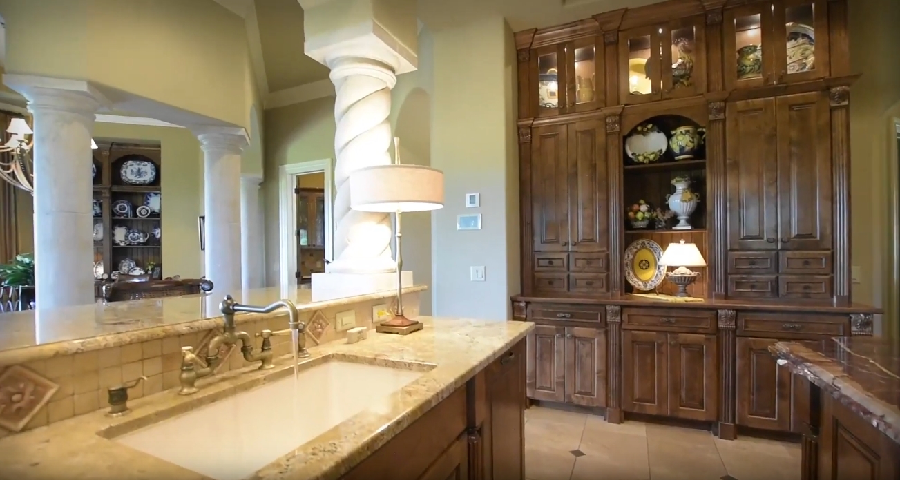 17 Photos vs. Prestigious Barton Creek Home Interior Design Tour