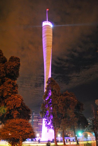 FARO DEL BICENTENARIO. La iluminación del conocimiento