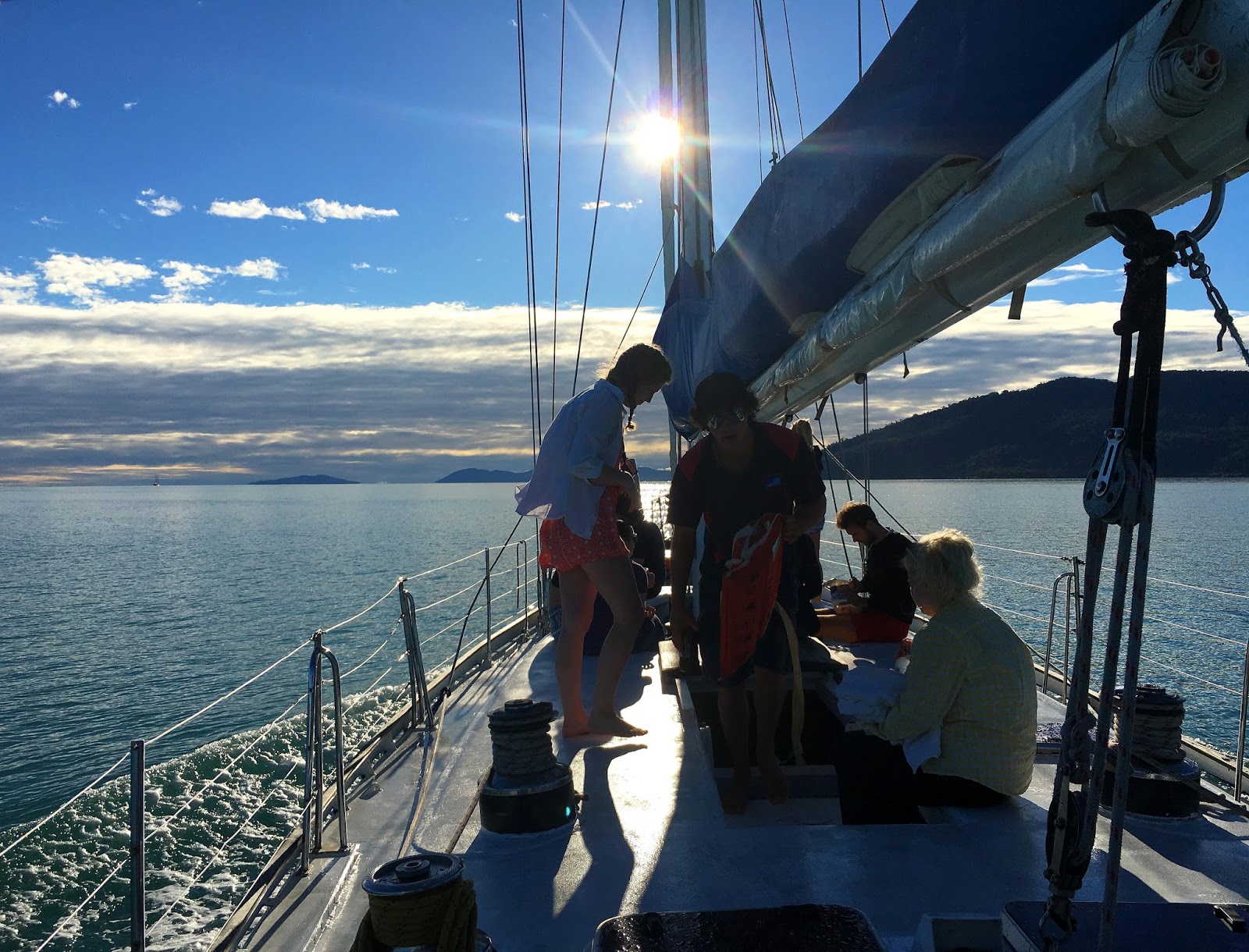 Sailing Whitsundays and visiting the best beach in Australia-Whitehaven Beach, should be on every ones bucket list. Read more and how to do it on a budget from this article!
