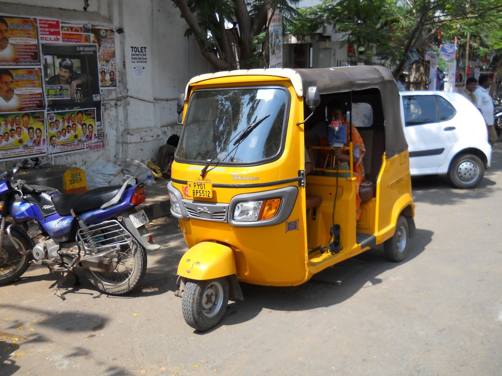 BOBBA CAPS DOXOLOGY MAR 21, 13 .. INDIA'S AUTO RICKSHAW