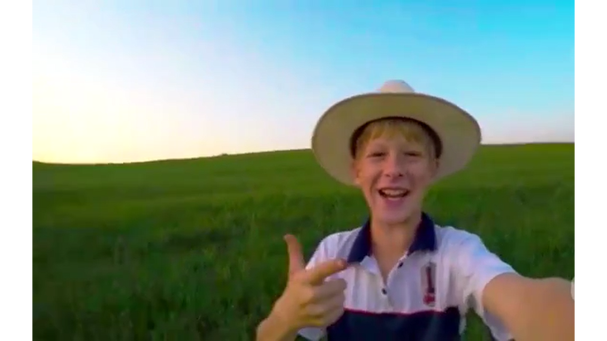 YOUTUBER DA ROÇA FAZ VÍDEO COM HOMENAGEM AO PAI: 'INSPIRAÇÃO'