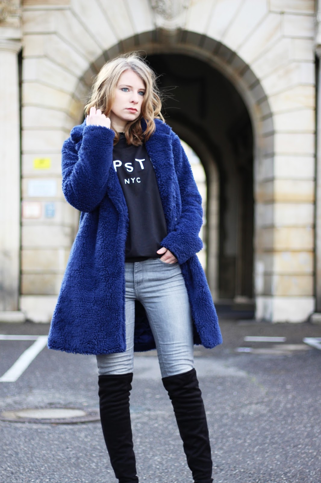Neues Blogdesign Outfit Blauer Teddy Mantel The Fashionable Blog