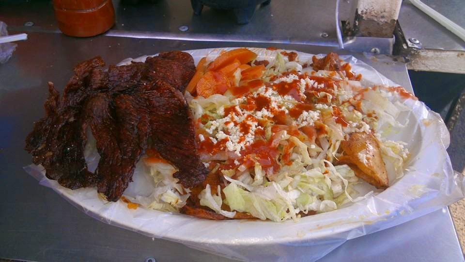 Jaime Ramos Méndez Cecina con enchiladas al estilo Michoacán en Tangancícuaro Fotografía de