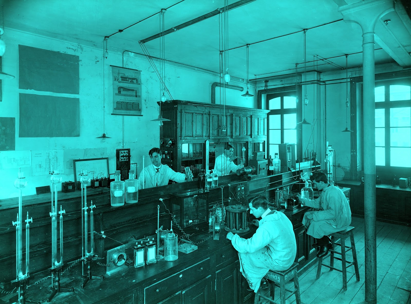 спбгу лаборатории институт химии. колбы химические. оборудование лаборатории. современная лаборатория. физическая и химическая лаборатория.