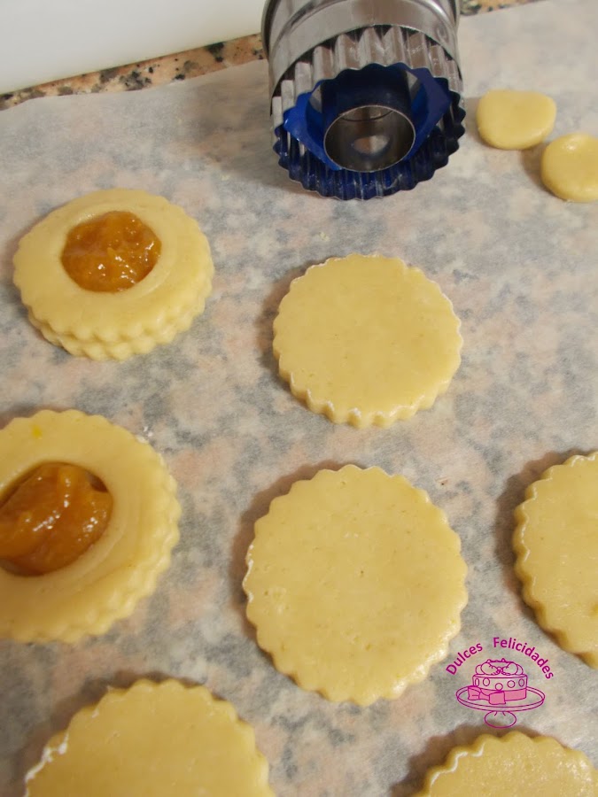 Galletas rellenas de mermelada