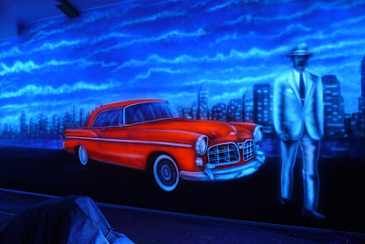 Mural UV Malowanie obrazu farbami UV, obraz świecący w ciemności, malowidło ścienne wykonane w kręgielni, Wrszawa