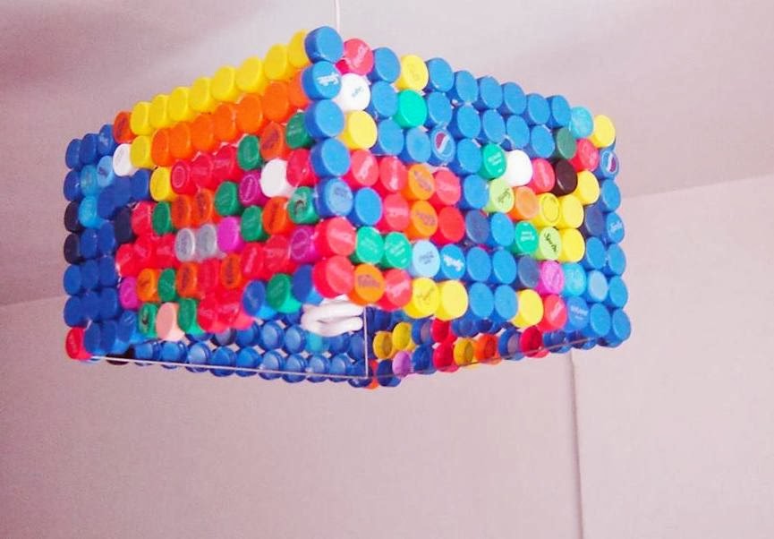 RECICLANDO TAPAS DE BOTELLAS PLÁSTICAS Dañan fácilmente el medio