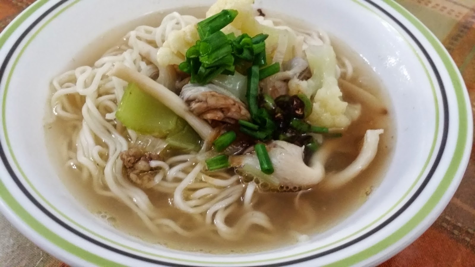 ZULFAZA LOVES COOKING: Sup cendawan mee segera